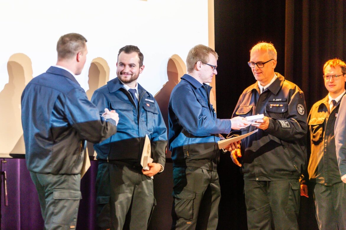 Feuerwehr-Heroes geehrt: 75 Auszeichnungen beim Neujahrsempfang in Hattersheim