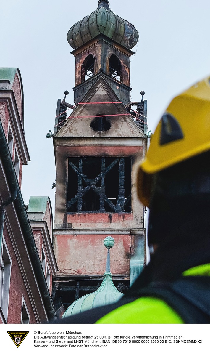 Feuerwehr München sichert drohende Turmunfälle an der Oettingenstraße!