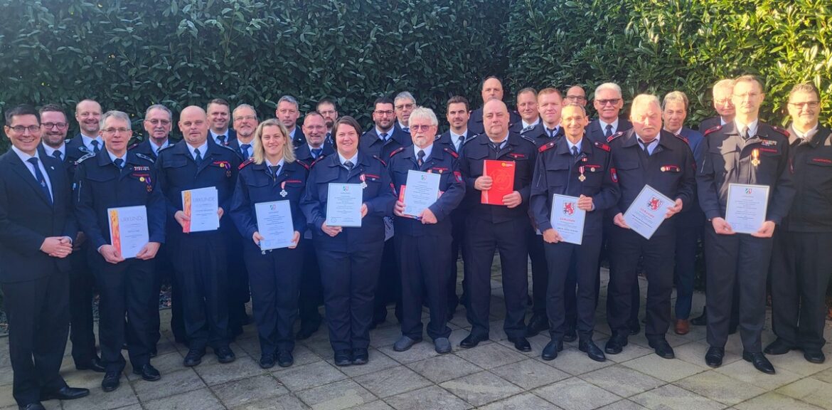 Feuerwehr Sankt Augustin: 37 Helden werden beim Neujahrsempfang geehrt!