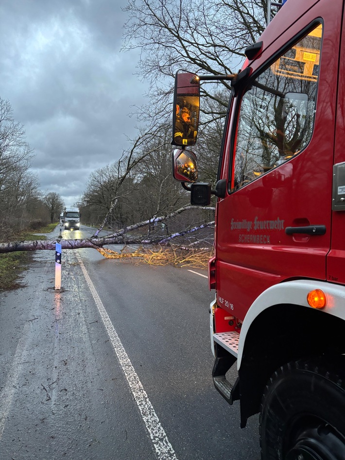 Feuerwehr Schermbeck im Dauereinsatz: Sturmschäden halten Helfer auf Trab!