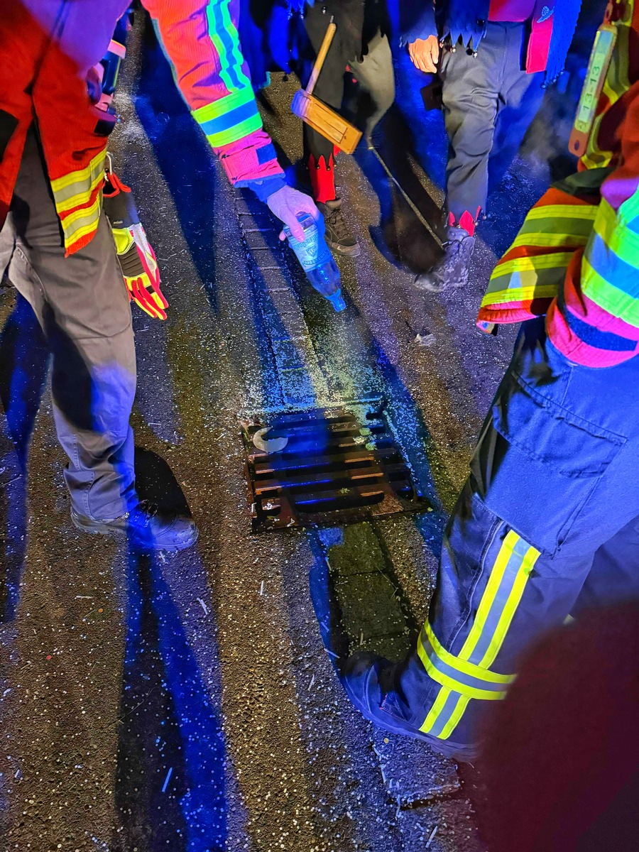 Feuerwehr Stockach löscht Kleinbrand nach Narrentreffen in Hoppetenzell