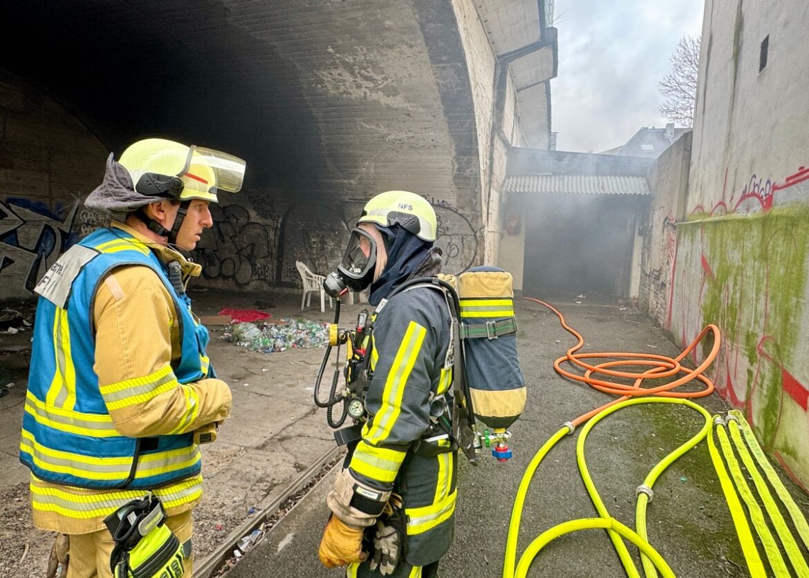 Garagenbrand in Bochum: Feuerwehr rettet unverletzt aus dichtem Rauch!