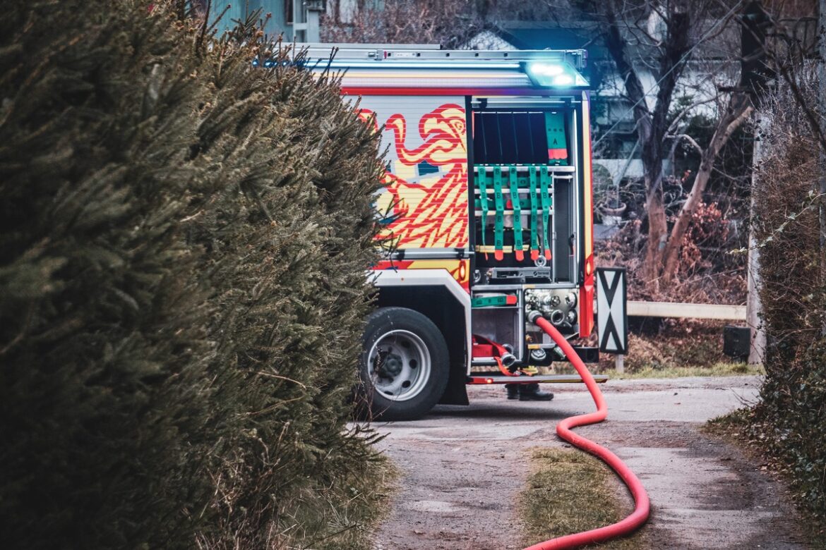 Gasaustritt im Riekdahler Weg: Feuerwehr Rostock im Großeinsatz!