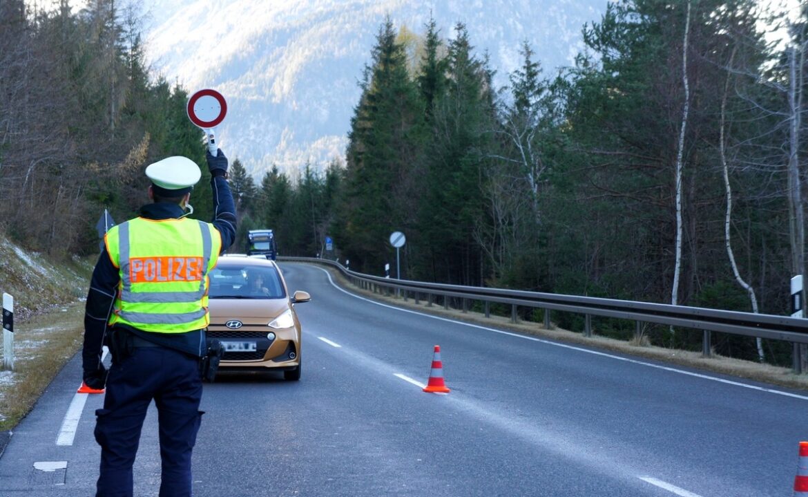 Grenzkontrollen: Über 10.000 Rückweisungen und Festnahmen in Bayern!