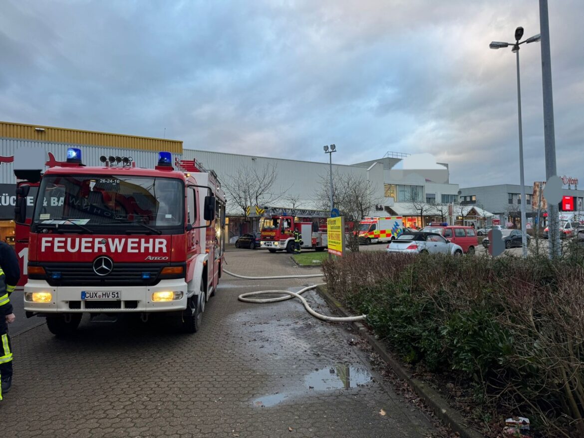 Großbrand im Möbelhaus: Feuerwehr Spaden schnell zur Stelle!