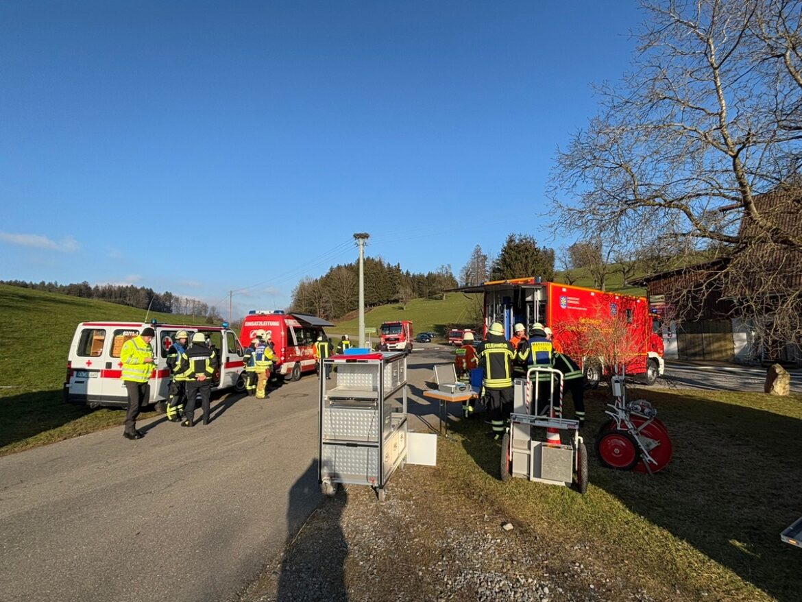 Großeinsatz der Feuerwehr: Wohnhausbrand in Neukirch erfolgreich gelöscht!