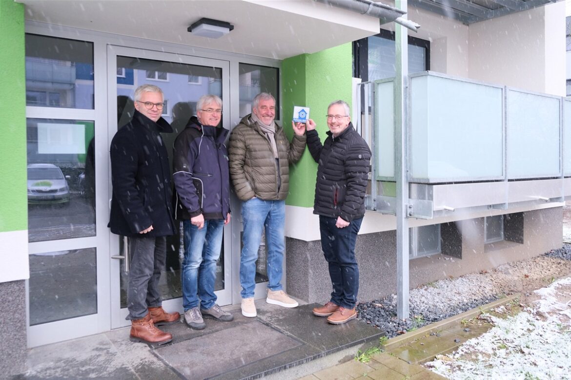 Gütersloher Bauverein erhält Plaketten: Sicherheit vor Einbrechern!