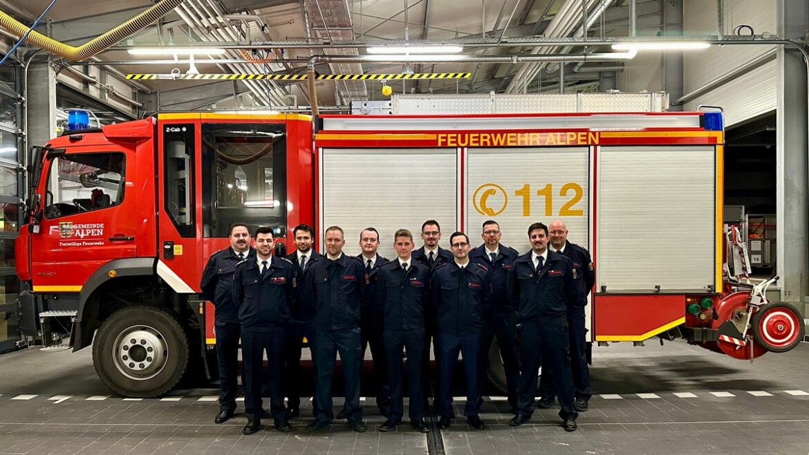 Jahreshauptversammlung der Feuerwehr Alpen: Rekorde und Beförderungen!