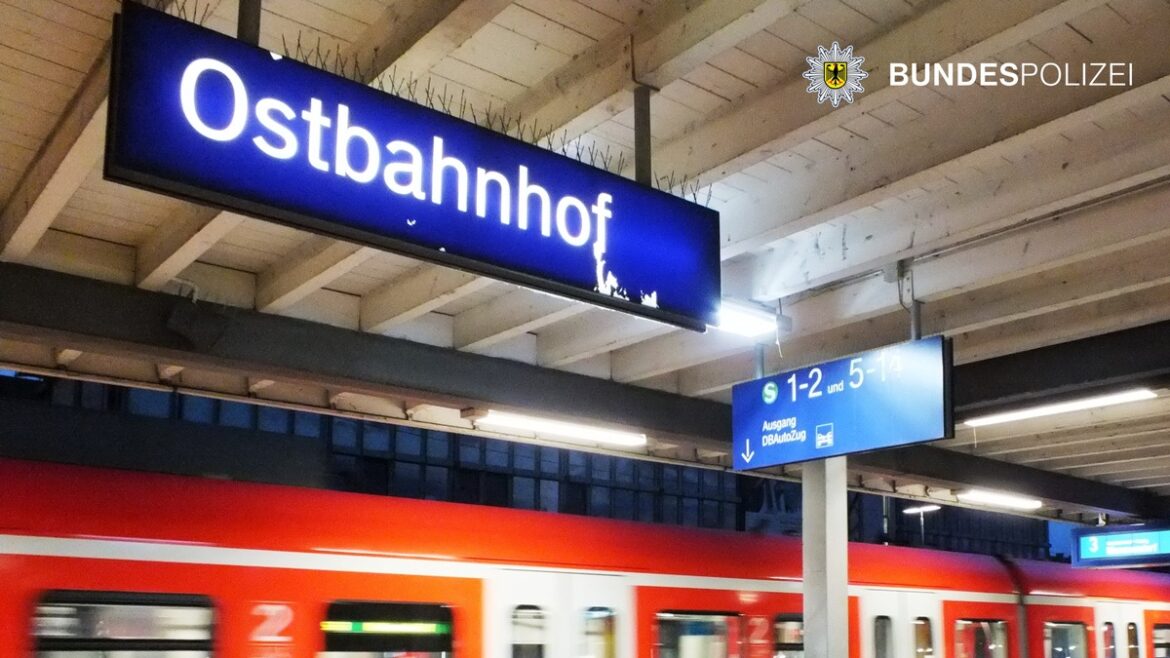 Jugendliche prügeln in S-Bahn: Polizei im Einsatz nach Attacke!