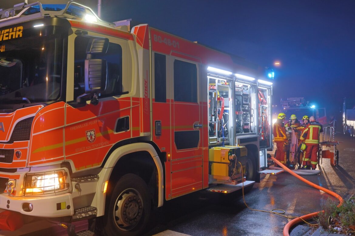 Kellerbrand in Kaltenkirchen: Feuerwehr mit 60 Kräften im Einsatz!