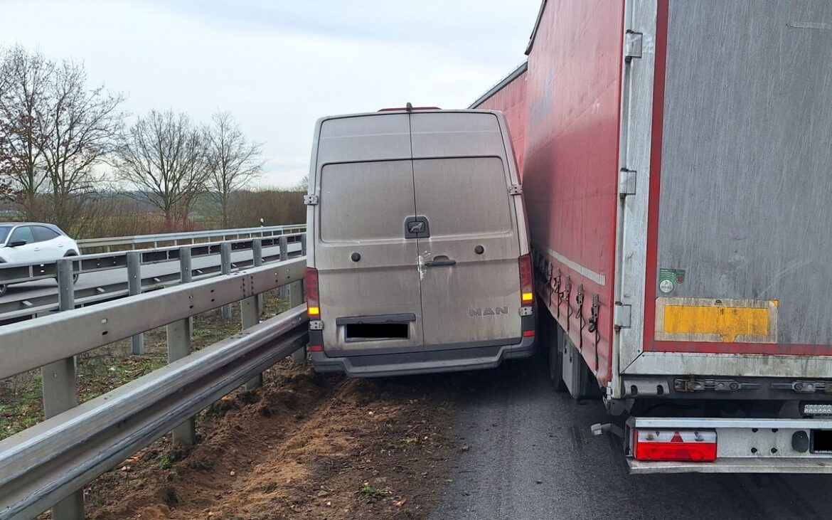 LKW-Unfall auf der A57: Feuerwehr Sonsbeck sorgt für schnelle Hilfe!