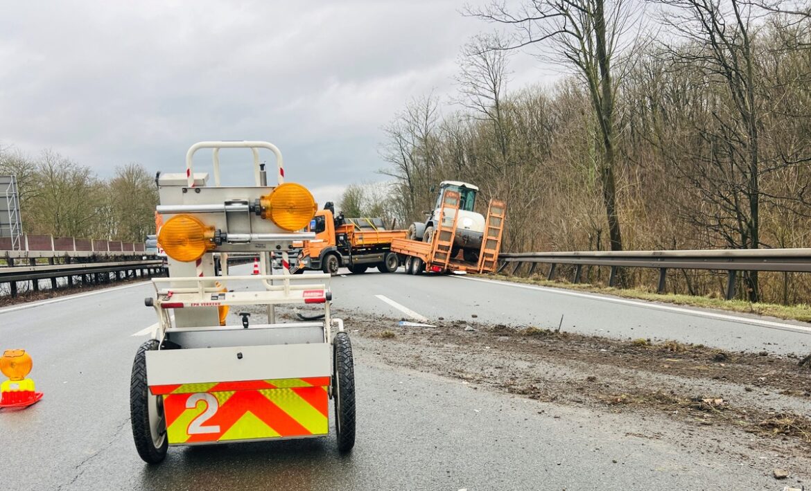 Lkw-Unfall auf BAB 59: Fahrer unverletzt, Feuerwehr im Einsatz!