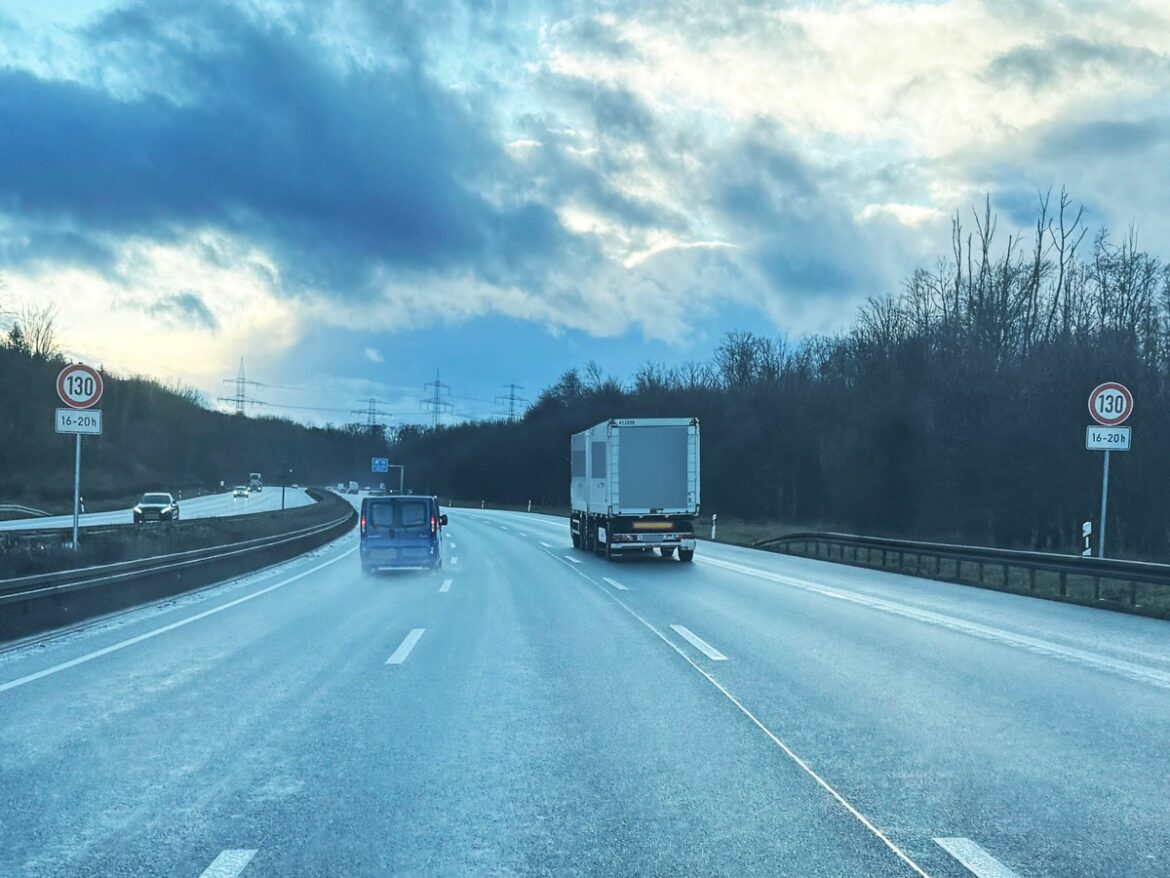 Neue Geschwindigkeitsbegrenzung auf der A4: 130 km/h von 16-20 Uhr!