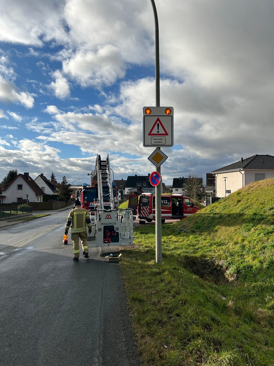 Neue Warnschilder in Helmstedt: Sicherheit für Einsatzfahrzeuge erhöht!