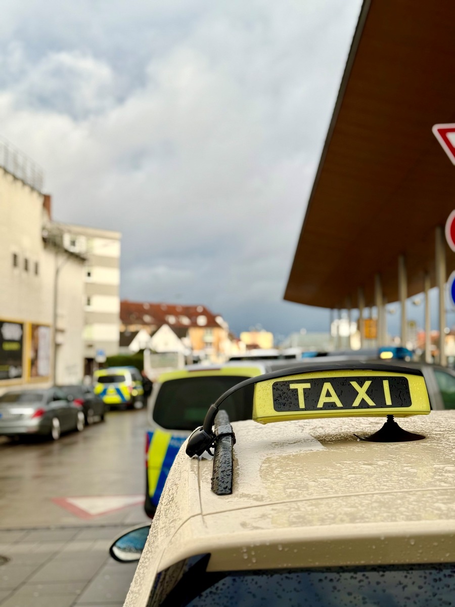 Polizei stoppt zahlreiche Taxis: Mängel und Fälschungen aufgedeckt!