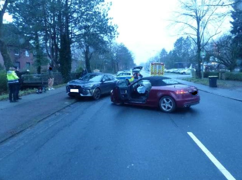 Reifenplatzer sorgt für Unfall – Zwei Verletzte auf Altenwalder Chaussee!