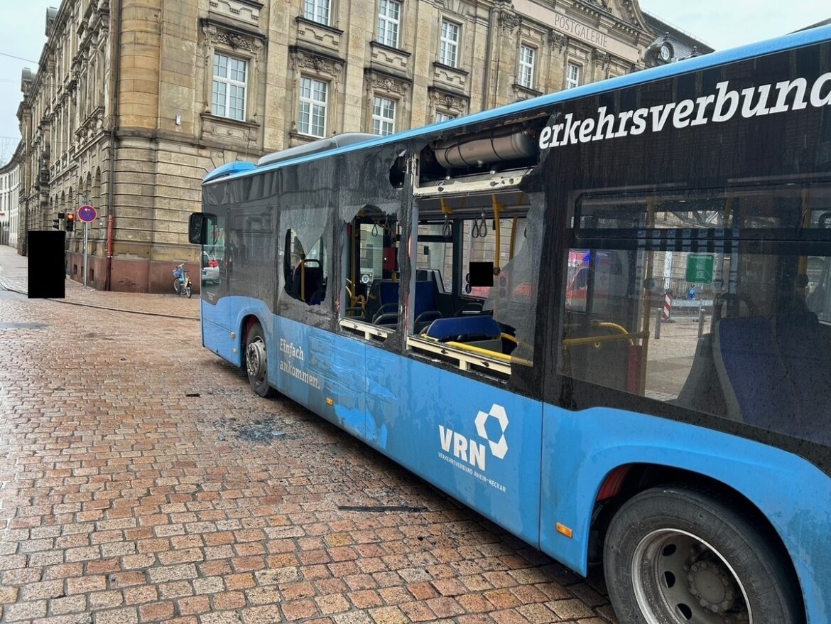 Rettungswagen-Unfall: Verstörende Kollision mit Linienbus in Speyer!