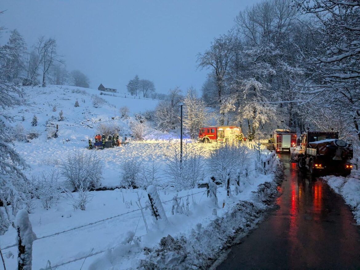 Schneechaos in Breckerfeld: Feuerwehr rückt zu zahlreiche Einsätzen aus!