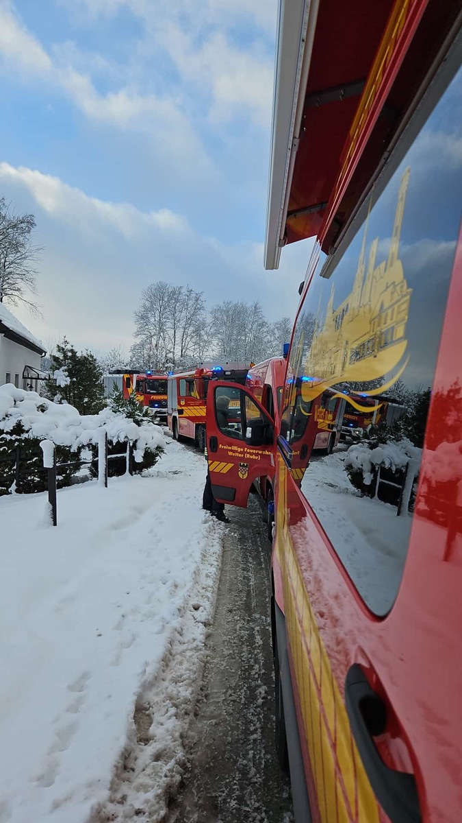 Schneechaos in Wetter: Feuerwehr kämpft gegen umstürzende Bäume