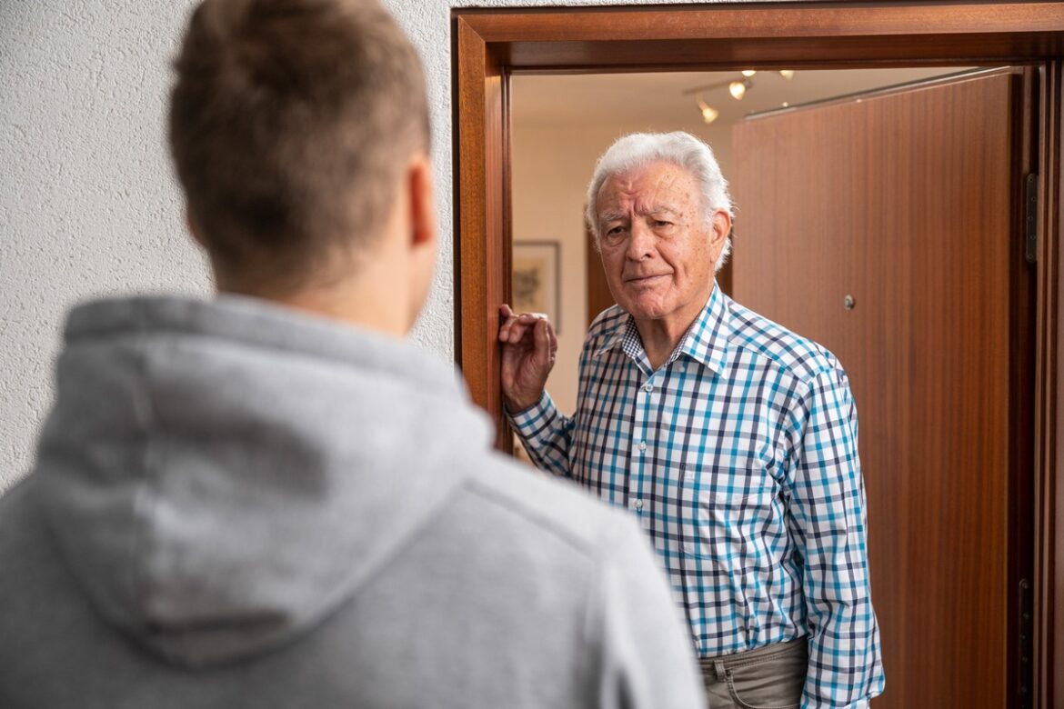 Schock in Langenfeld: 67-Jähriger fällt auf falschen Polizisten herein!