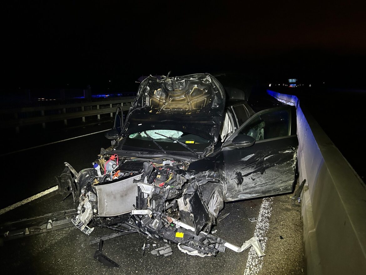 Schockierenender Unfall auf A643: Drei Verletzte und Vollsperrung!