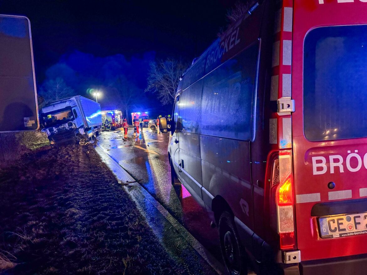 Schwerer Unfall auf der B214: Feuerwehr in Bröckel im Einsatz!