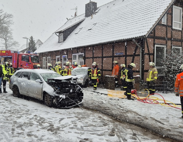 Schwerer Unfall in Wohlde: Großaufgebot der Retter im Einsatz!