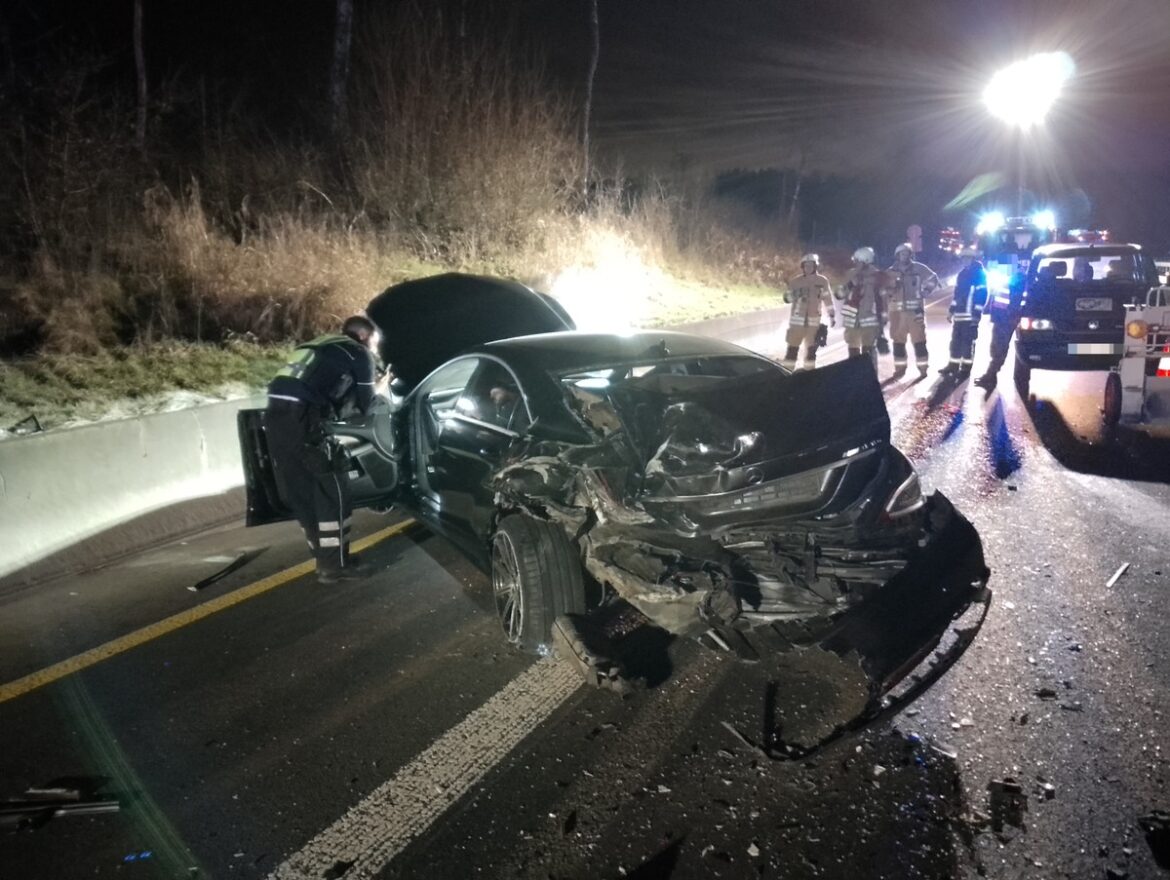 Schwerer Verkehrsunfall auf BAB 1: Rettungsgasse fehlt!