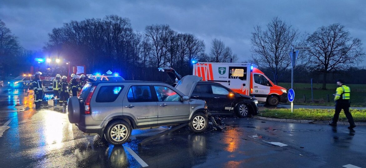 Sonsbeck: Schwerer Verkehrsunfall mit Verletzten und Betriebsmittel-Austritt!