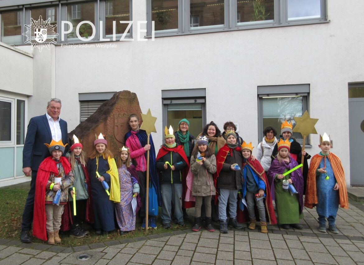 Sternsinger begeistern Polizeipräsidenten in Kaiserslautern!