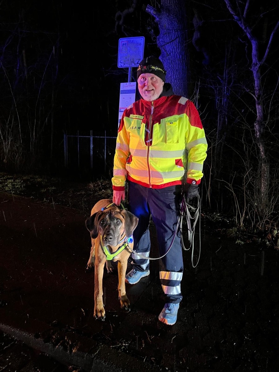 Suchhund  Cono  rettet 87-Jährigen aus dem winterlichen Wald!