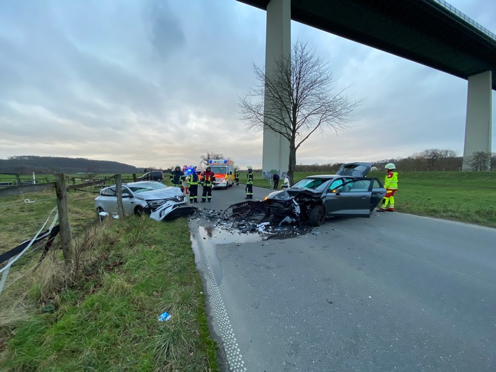 Verkehrsunfall auf Mintarder Straße: Drei Verletzte bei Crash!