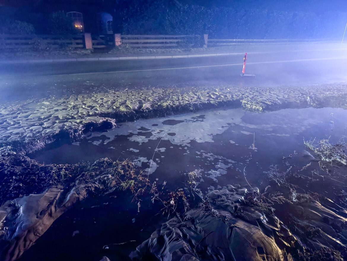 Wasserrohrbruch in Eicklingen: Feuerwehr kämpft gegen nächtliches Chaos!