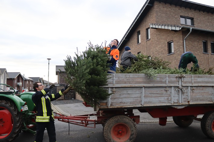 Weihnachtsbaum-Sammelaktion: Jugendfeuerwehr Gangelt sorgt für Ordnung!