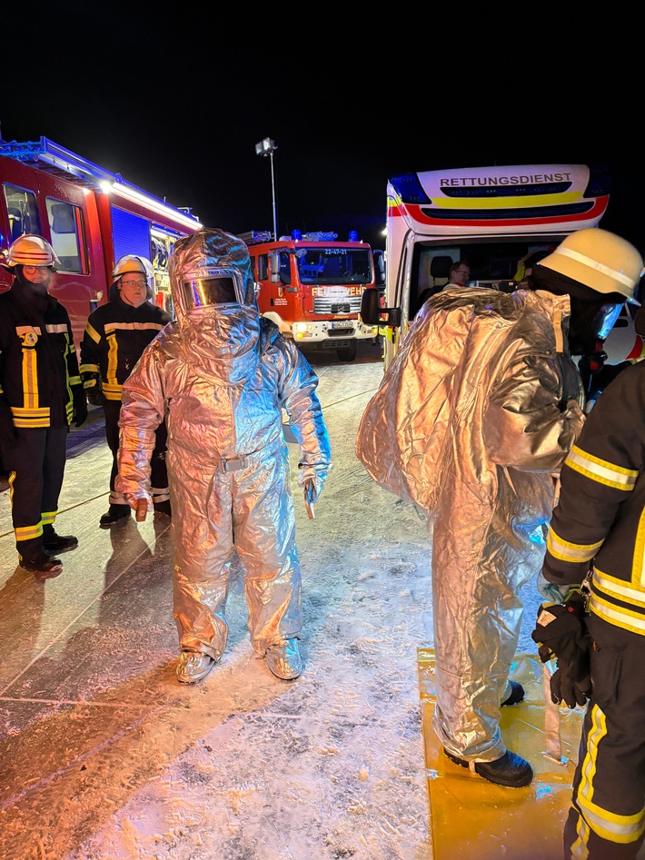 Winterchaos auf der A1: Fisch-Lkw-Unfall löst riesigen Einsatz aus!