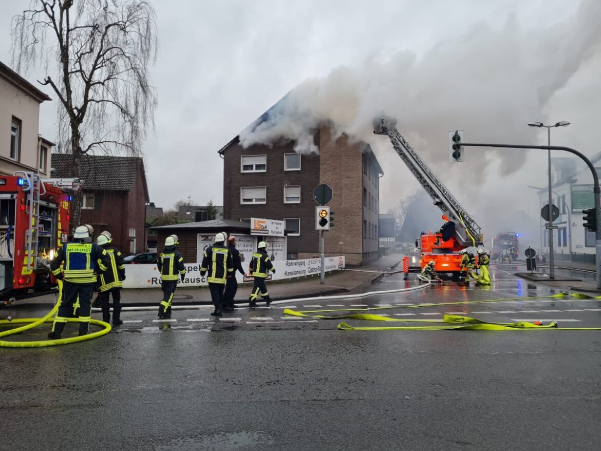 Wohnungsbrand in Datteln: Feuerwehr kämpft gegen Flammeninferno!