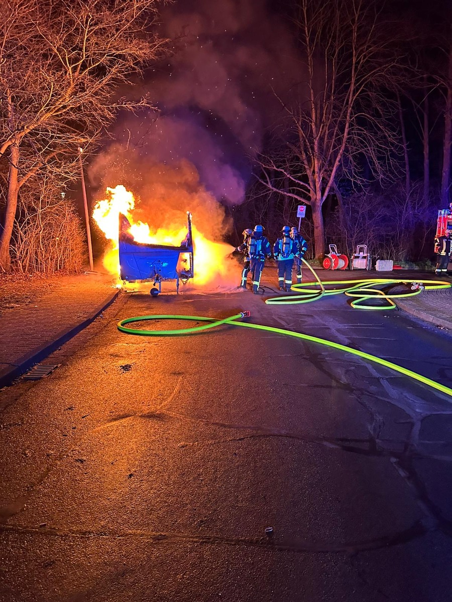 Wohnwagen in Celle lichterloh in Flammen – Feuerwehr im Einsatz!