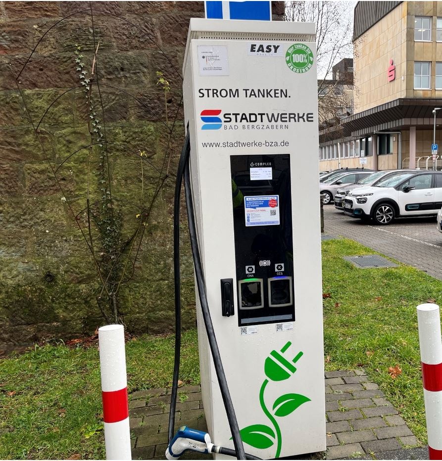 Zeugenaufruf: Mysteriöse Beschädigung der Ladesäule in Bad Bergzabern!