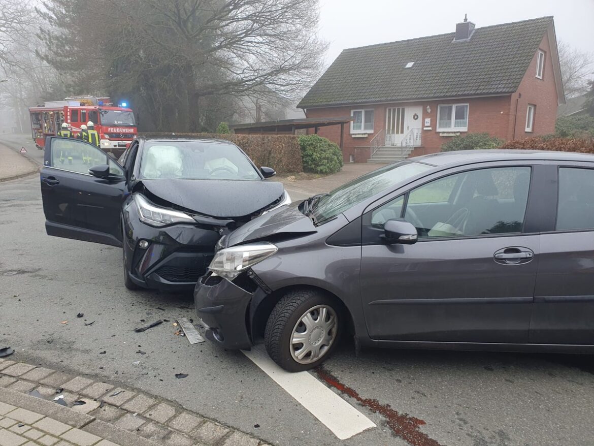 Zwei Verletzte bei Toyota-Unfall in Harsefeld – Polizei sucht Zeugen!