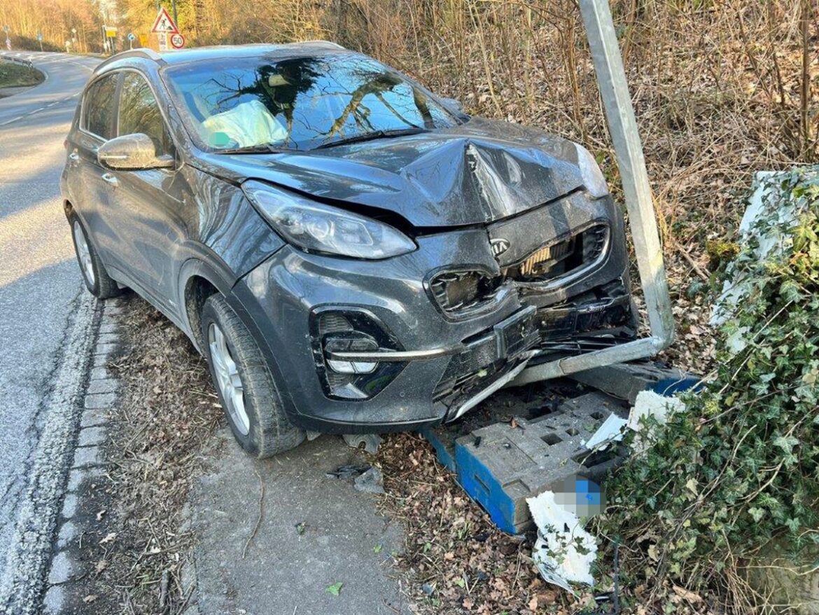 52-Jähriger verunfallt in Velbert: Kia Sportage stark beschädigt!