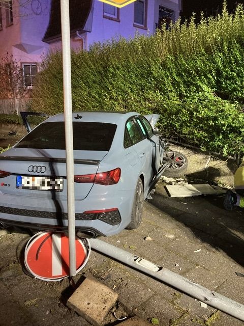 Audi-Unfall in Offenbach: Fahrer mit 1,78 Promille verwickelt!