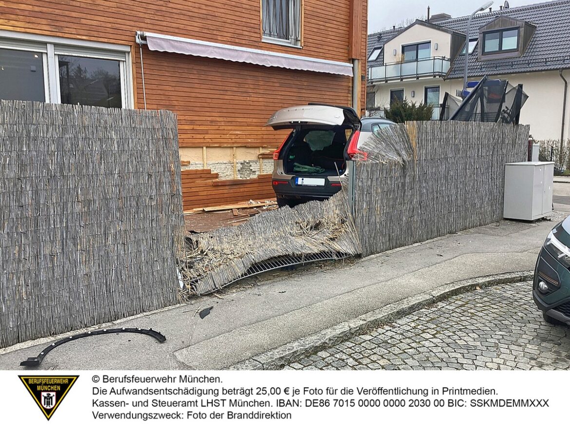 Auto kracht in Hauswand: Stockdorfer Straße sorgt für Aufregung!