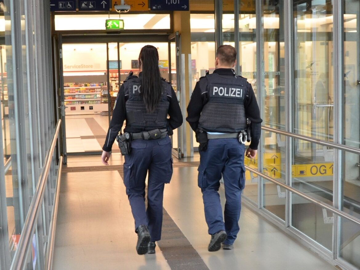 Betrunkener belästigt Frauen am Regensburger Hauptbahnhof: Polizei ermittelt