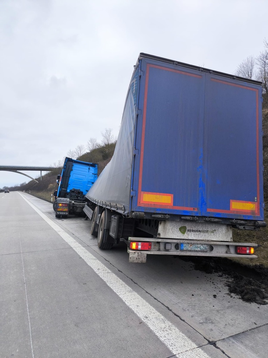 Biertransport außer Kontrolle: Betrunkener Lkw-Fahrer verunfallt!