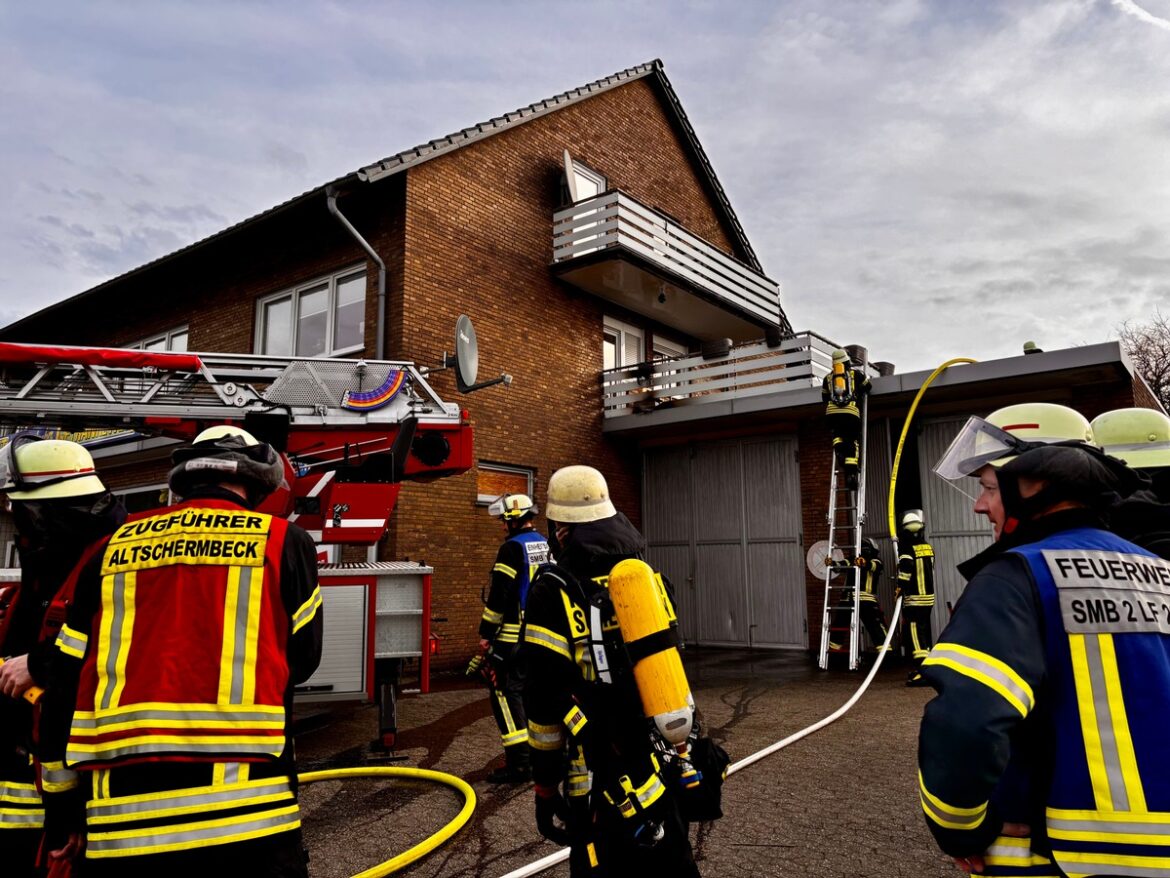 Blumenkasten-Brand in Schermbeck: Feuerwehr schnell vor Ort!