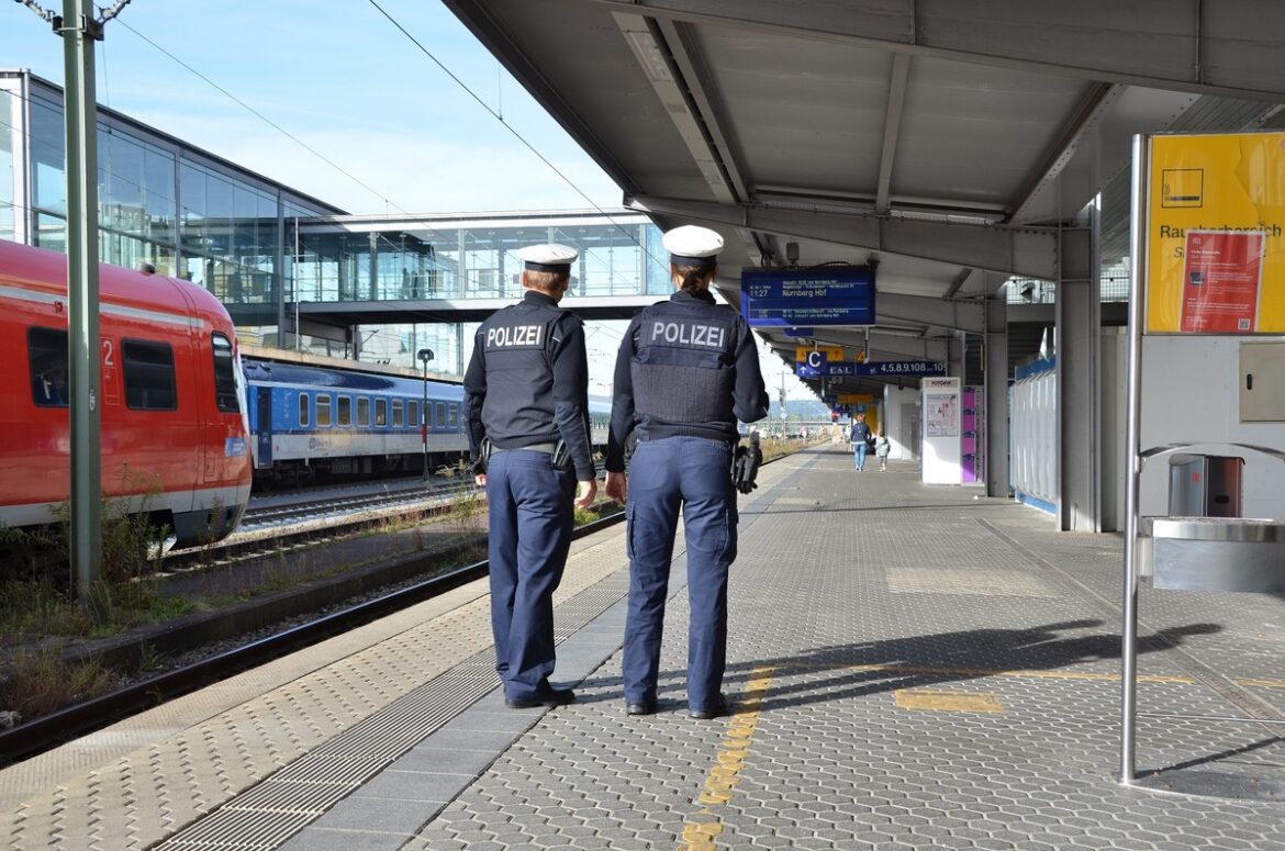 Blutige Auseinandersetzung am Regensburger Hauptbahnhof: Zwei Jugendliche verletzt