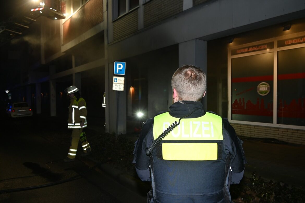 Brand im Wohnhaus in Stade: Feuerwehr rettet schnell Leben!