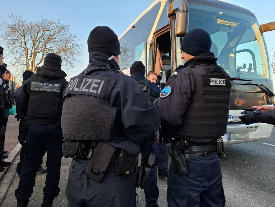 Bundespolizei: Erfolg bei Kontrolle der Kurden-Demo in Straßburg!