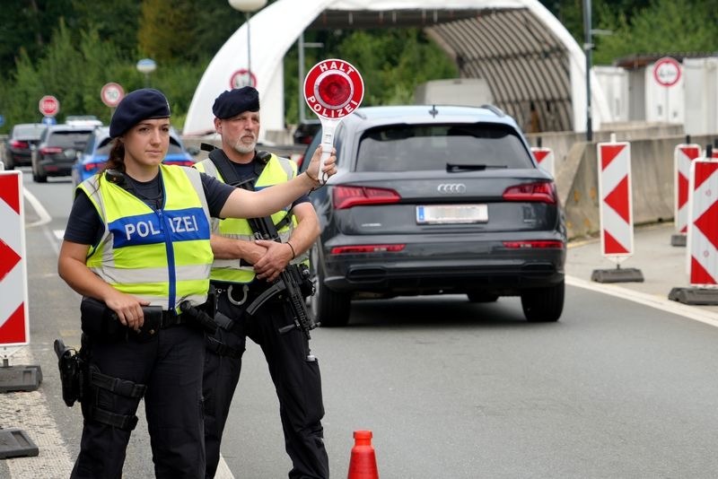 Bundespolizei Freilassing: Unerlaubte Einreisen halbiert – Zu früh zum Feiern!