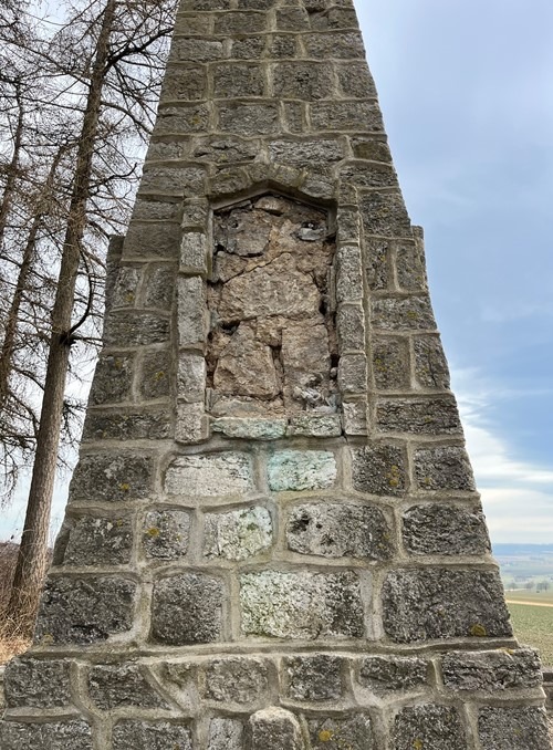 Denkmal-Vandalen in Nette: Bronzetafeln verschwunden!